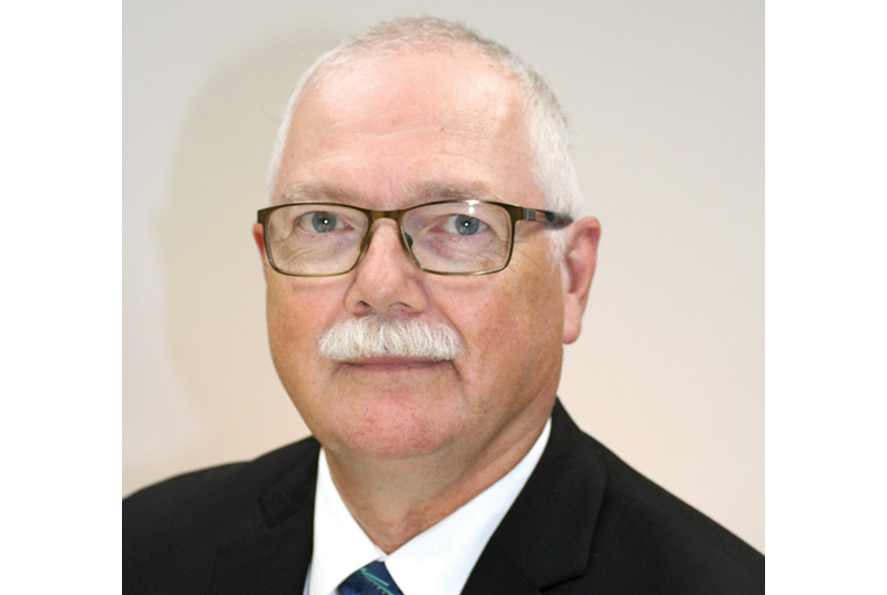 Le conseiller Charles Armstrong entend toujours tenir les promesses qu'il a faites lors de sa campagne électorale, mais des défis plus importants ont pris le dessus, comme un nouveau plan de traitement des eaux et « l'urbanisation qui s'impose aux zones agricoles de la commune ».