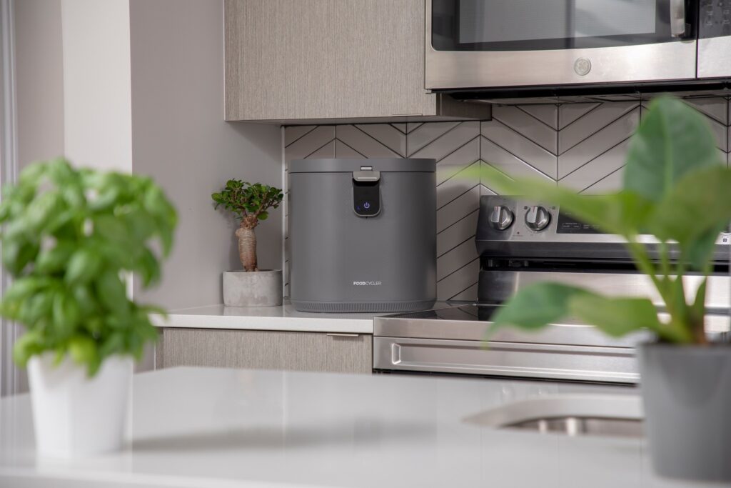 To reduce its household waste and greenhous gas production, Clarence-Rockland municipal council approved a $54,200 investment in a countertop composting pilot program. The pilot will see 500 FoodCycler composting machines deployed in Clarence-Rockland households for a period of 12 weeks. Similar programs have been implemented across Canada including in several neighbouring municipalities.