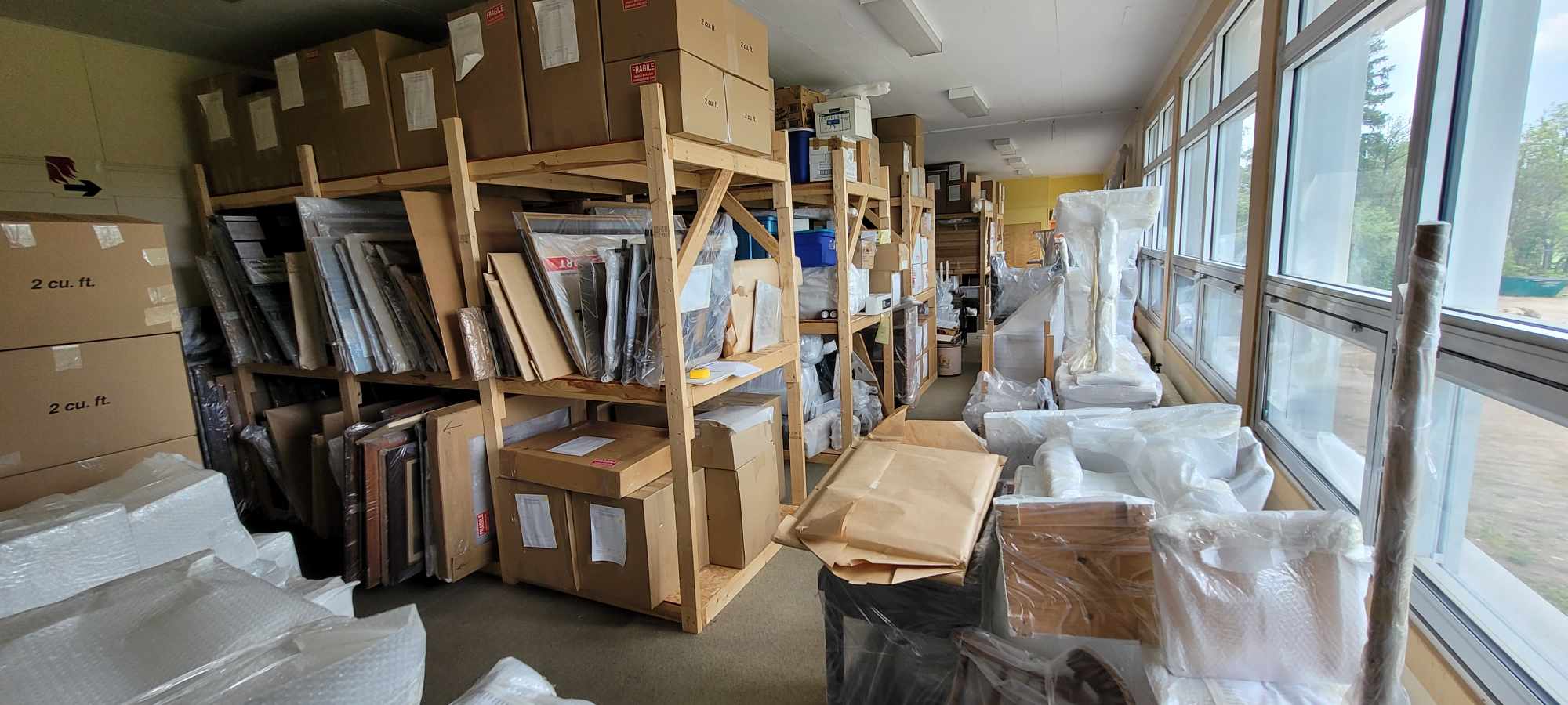 Une partie de la collection du Musée régional d’Argenteuil entreposée au Centre communautaire de la Vallée d’Harrington.