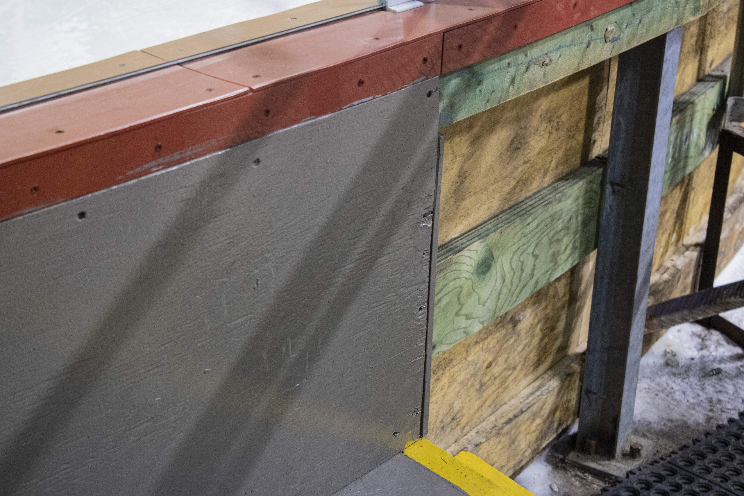 Les bandes de l'aréna Kevin-Lowe-Pierre-Pagé à Lachute ont connu des jours meilleurs.