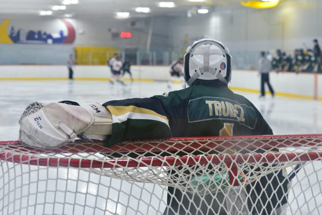 Les Aigles sont actuellement à égalité 1-1 avec les Cougars dans les quarts de finale de la ligue, dans le cadre des séries éliminatoires.