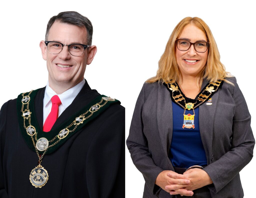 Les maires de Russell Township et de Casselman ont tous deux été blanchis par le commissaire à l'intégrité des CUPR de tout manquement à la conduite concernant les plaintes déposées à la suite d'une réunion du conseil municipal en août 2023. Tous deux avaient été accusés de conduite irrespectueuse, de collusion pour discréditer, de violation de la confidentialité, de citations erronées et d'omission de fournir les informations demandées.