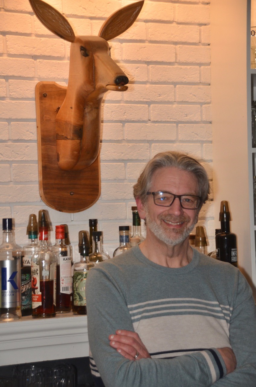 Denis Pelland et Maude, la mascotte du Long’Soh.