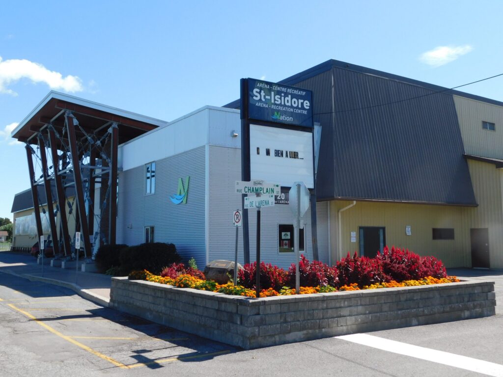 The Nation Municipality wants residents and local businesses’ aid to raise $500,000 in a year to repair the St-Isidore Arena.