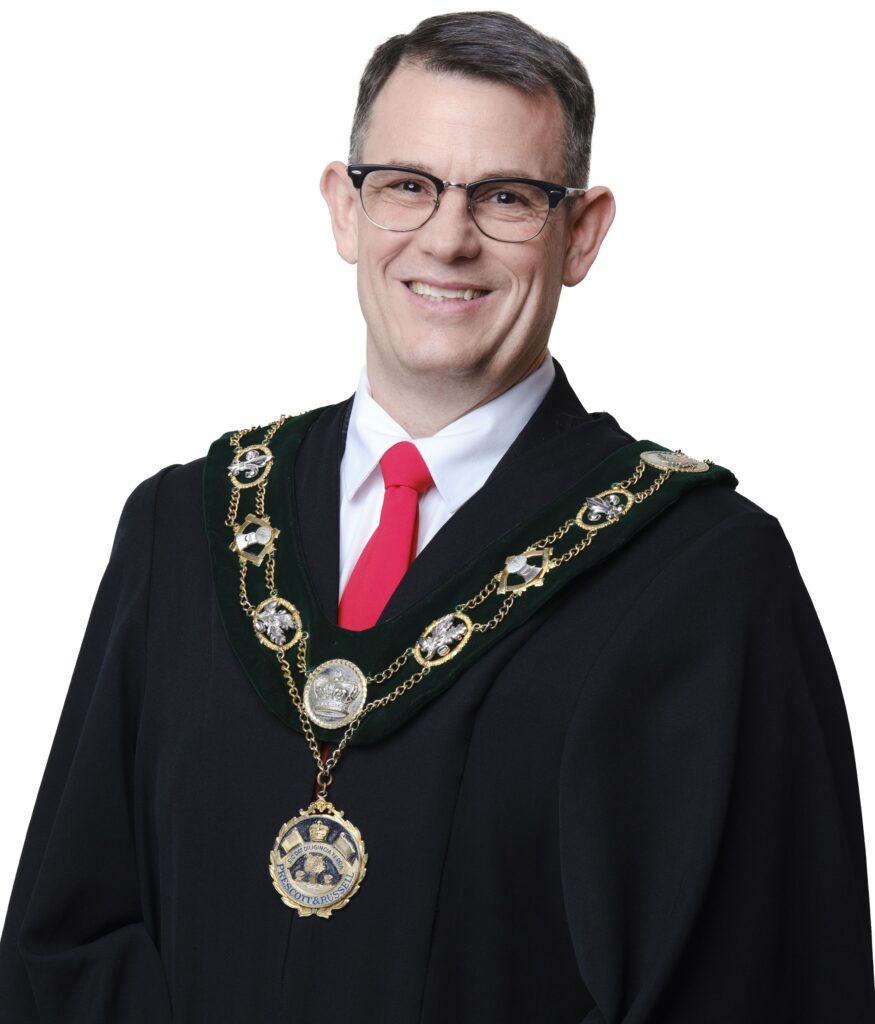 Après l'annonce de son départ, le maire Pierre Leroux a remercié les résidents de Russell, alors qu'il assume le rôle de directeur général de la municipalité de La Nation.