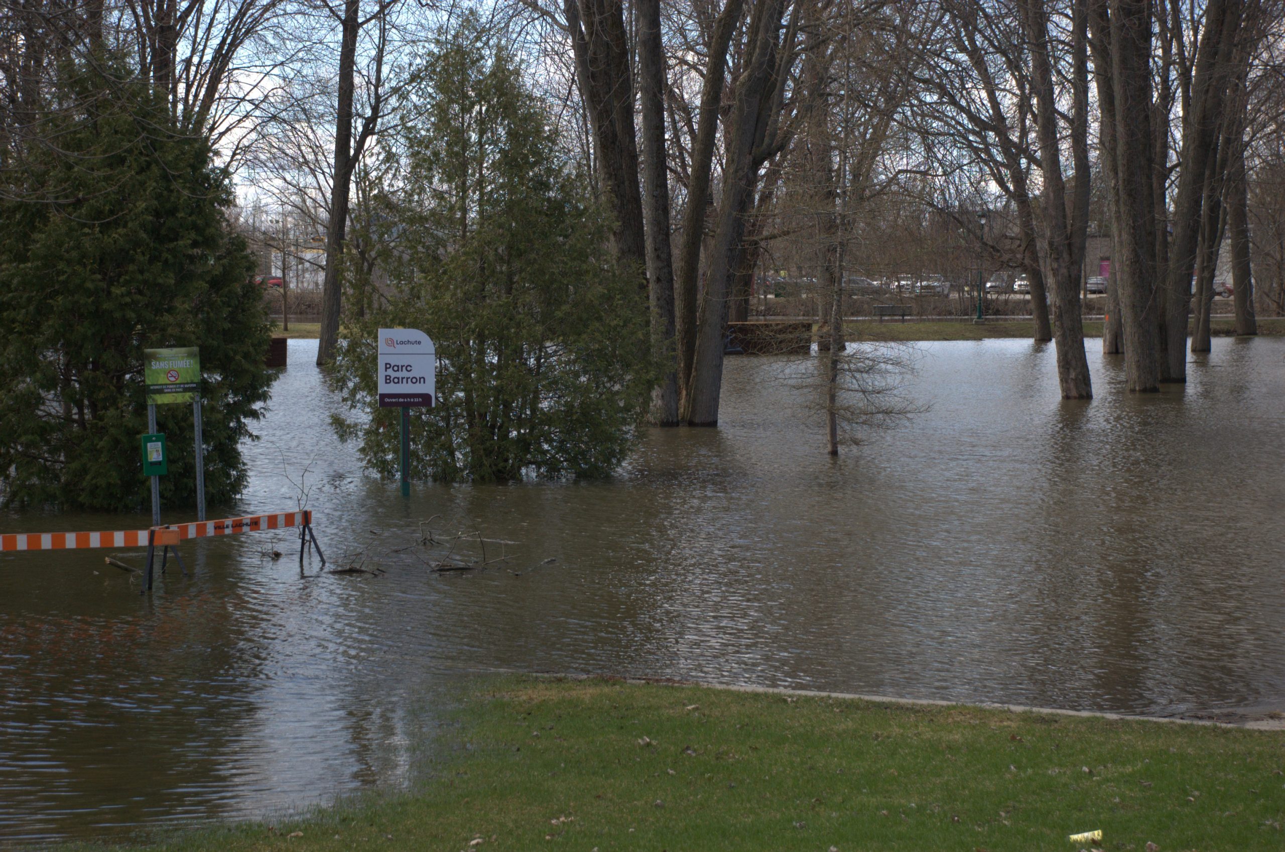 Bien que le niveau d'eau et le taux d'inondation dans la région soient actuellement peu préoccupants, Françoise Bouchard, directrice régionale de Sécurité publique Québec pour les Laurentides-Lanaudières, a déclaré qu'elle gardait un œil sur les prévisions météorologiques.