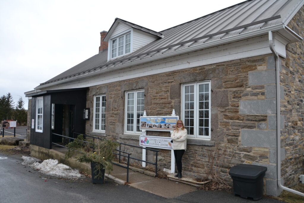 Après une année conflictuelle entre la ville et le centre culturel, le conseil municipal de Hawkesbury a prolongé le bail du centre culturel Le Chenail pour deux années supplémentaires.