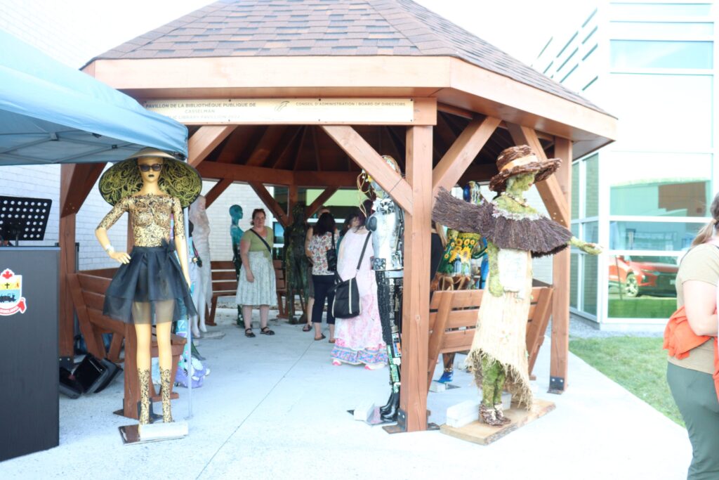 La Corporation de la revitalisation du centre-ville de Casselman à mis en place un concours, « Les arts figurés », pour tous les artistes de Casselman et des régions voisines avec l’objectif de mettre en valeur le talent et la créativité des artistes.