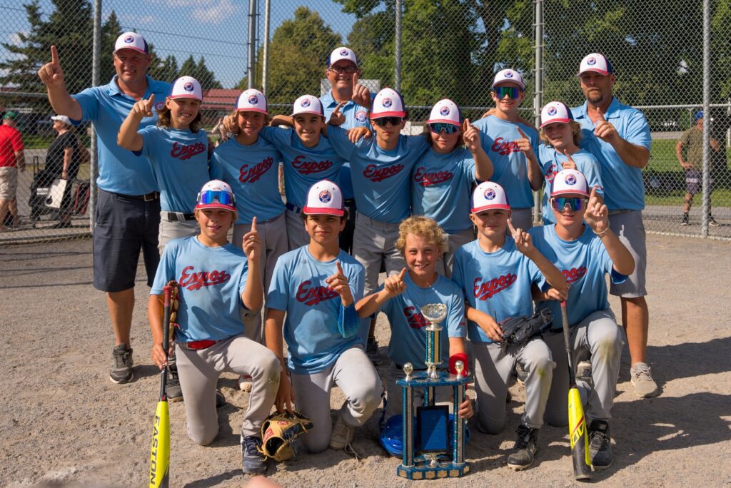 Les Expos de la CRLL Major A de la Petite Ligue Carleton Russel (LRCR) a remporté le 27e tournoi annuel Scott Tokessy Memorial Golden Glove qui s'est déroulé du 2 au 4 août à Kanata. C'est la première fois qu'une équipe de la CRLL remporte le tournoi.