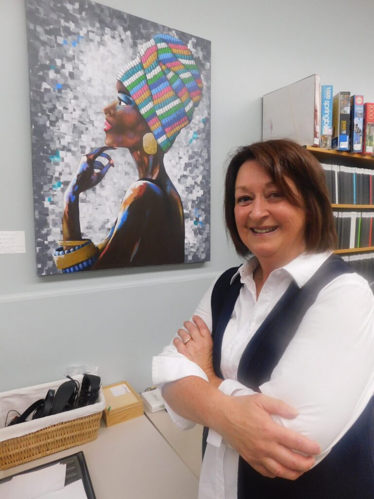 Portrait de Laetitia N’Guensan, une étudiante du Collège d’Alfred que Lynne Gagné Lalonde a rencontrée lorsqu’elle était technicienne en bibliothéconomie au Collège.
