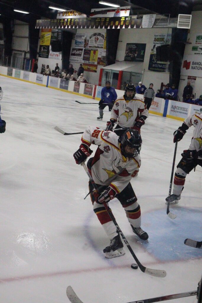 Les Vikings retourneront sur la glace du Complexe JR. Brisson, jeudi, 31 octobre à 19h30, contre les Hawks de Winchester pour en espérèrent continuer leur série de victoires.