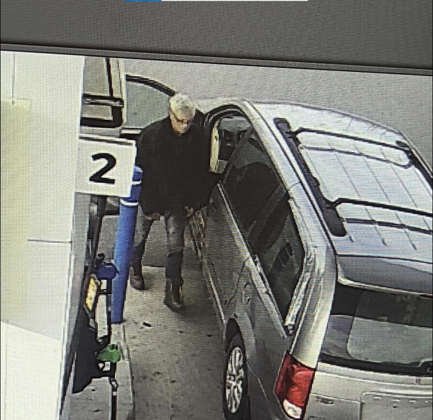 The suspect is described as an older Caucasian man with grey hair and glasses, wearing a black jacket, jeans, and brown boots. The vehicle involved is a silver Dodge Caravan with no front plate, large dents on the passenger side, and an Ontario dealer plate with the number 093 DSV.