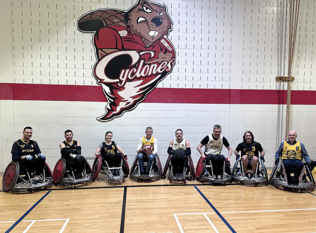 Les participants au match de rugby en fauteuil roulant de cette année se sont retrouvés à l'École secondaire catholique d'Embrun pour jouer aux côtés de Patrice Dagenais, ancien élève de l'école, joueur des Stingers d'Ottawa et vice-président du Comité consultatif sur l'accessibilité. 