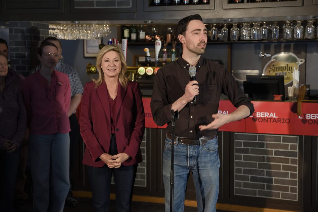 Alors que les Ontariens se rendent aux urnes le 27 février, un an et demi plus tôt que prévu, la chef du Parti libéral de l'Ontario, Bonnie Crombie, s'est arrêtée à Rockland la semaine dernière pour faire campagne. Trevor Stewart, candidat du Parti libéral de l'Ontario pour la circonscription de Glengarry-Prescott-Russell, s'est joint à Mme Crombie lors de sa visite au restaurant G.A.B.S.