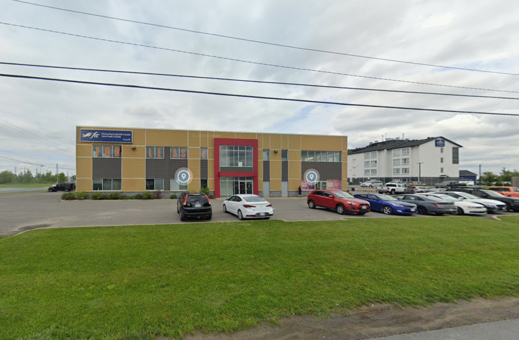Casselman investit dans ses infrastructures avec des projets majeurs au 1 Industriel, incluant un nouvel hôtel de ville, des réparations et une génératrice d’urgence. Le conseil a approuvé ces projets à la majorité, avec l’opposition de la mairesse Geneviève Lajoie.