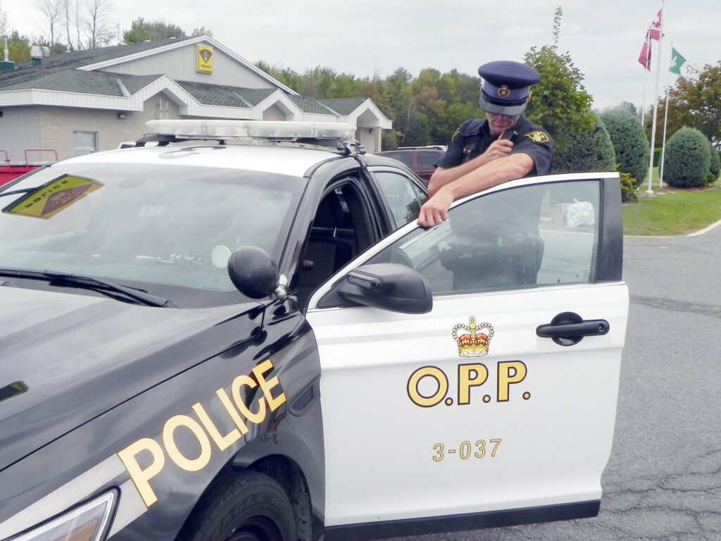 Les résidents de Casselman verront une réduction de 25 $ des frais de police, grâce à un financement provincial, tandis que la municipalité se prépare à de futures augmentations de coûts grâce à un nouveau fonds de réserve.