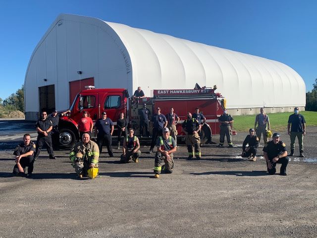 Le maire Robert Kirby a demandé au chef des pompiers Bryce Luker de faire le point sur le service d’incendie du canton de Hawkesbury-Est.