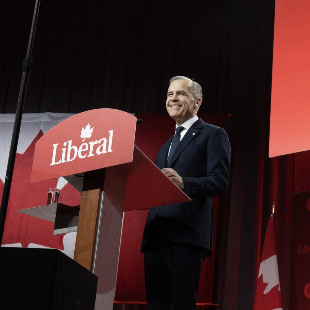 Mark Carney est le nouveau chef du Parti libéral fédéral et c'est une bonne nouvelle pour le député de Glengarry-Prescott-Russell, Francis Drouin, qui a appuyé la candidature de M. Carney à la direction du parti. Le député libéral estime que M. Carney est la personne la mieux placée pour faire face au président américain Donald Trump et à ses menaces économiques contre le Canada, en raison de sa longue expérience dans les domaines de la finance et de l'économie.