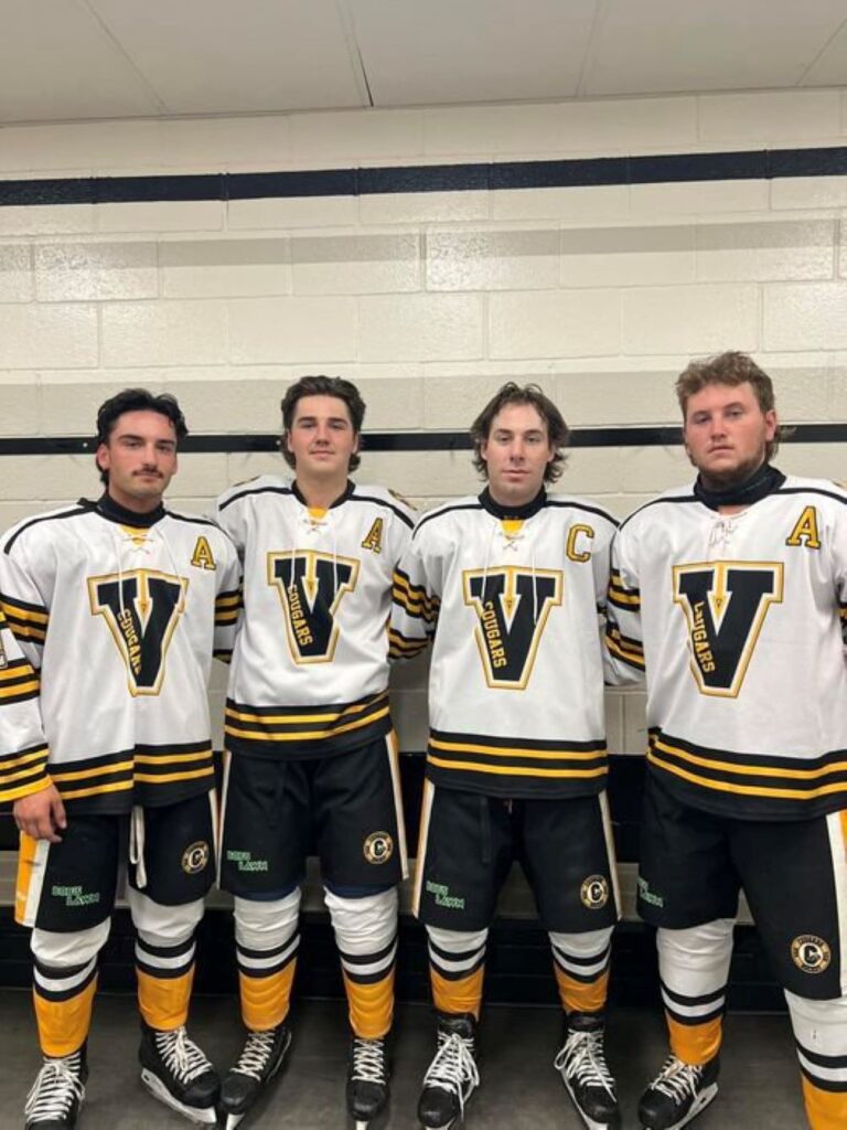 Les Cougars de Vankleek Hill prennent l’avantage dans leur série de demi-finales contre les Rideaus de Westport.