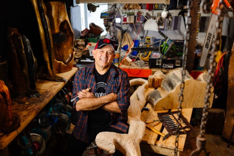 Sylvain Séguin, a self-taught wood sculptor from Embrun, turned a life-saving experience into a tribute carved from the heart. After undergoing open-heart surgery in 2024, he created and donated a wooden sculpture to the Ottawa Heart Institute in gratitude.