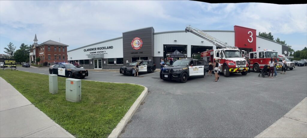 La Police provinciale de l'Ontario (PPO) a fait équipe avec les services d'urgence de Prescott-Russell pour le premier événement Touch a Trunk à la caserne de pompiers de Rockland le dimanche 6 juillet. Il s'agit du premier de quatre événements qui auront lieu dans les Comtés unis de Prescott-Russell, et tous les profits seront versés au Fonds de dotation commémoratif du sergent Eric Mueller.