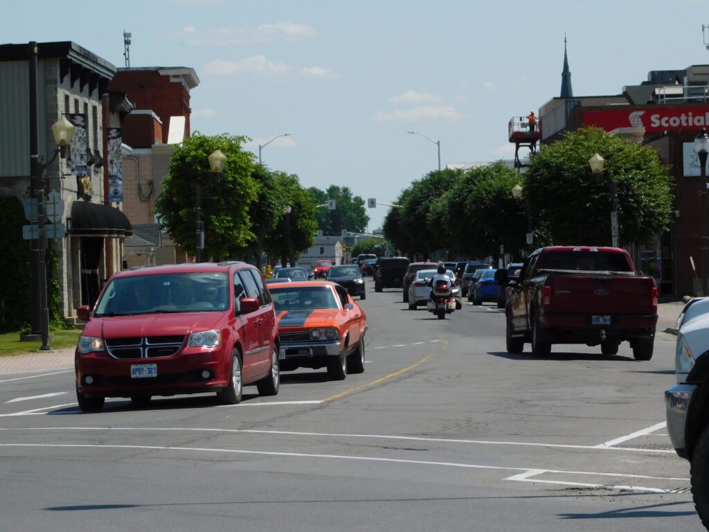 Hawkesbury pourrait ou non installer des radars automatiques à l’avenir dans le cadre du contrôle routier contre les excès de vitesse, selon l’avis du premier ministre Doug Ford sur le sujet. Ce dernier a récemment critiqué les systèmes ASEC à Toronto et dans d’autres municipalités, les qualifiant de « sources de revenus » qui ne contribuent pas beaucoup au contrôle routier.
