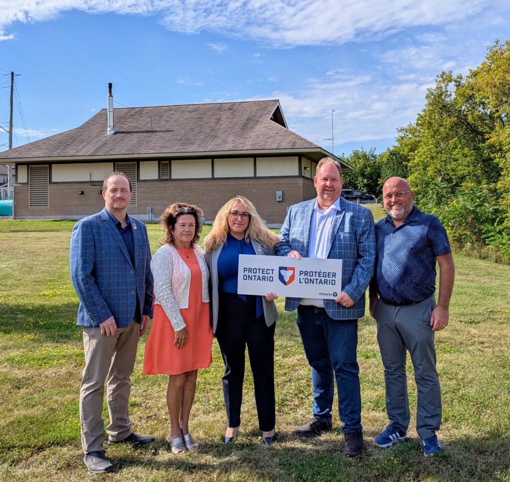 De gauche à droite: Yves Morrissette, Directeur Général, Conseillère Francine Leblanc, Mairesse Geneviève Lajoie, député provincial de Glengarry–Prescott–Russell Stéphane Sarrazin, Conseiller Paul Groulx.