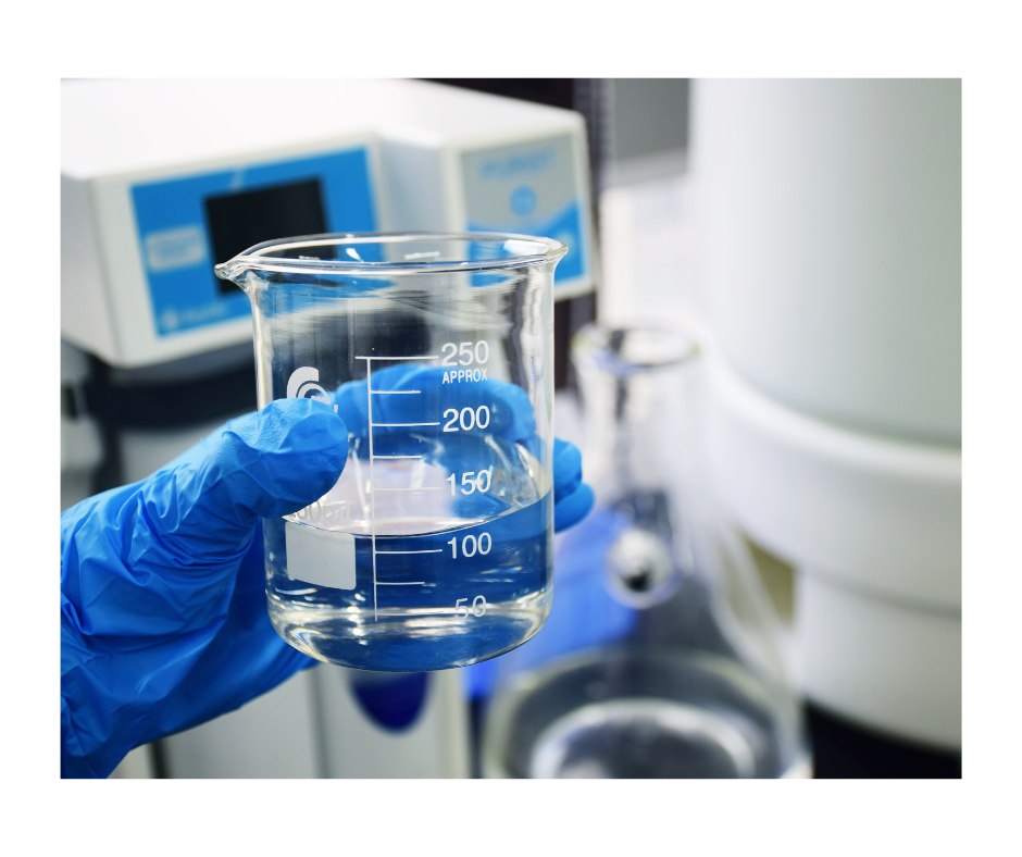 La mairesse de Casselman, Geneviève Lajoie, rassure les résidents : l’eau potable demeure sécuritaire malgré la présence d’algues bleu-vert détectées en amont de la rivière Nation Sud.