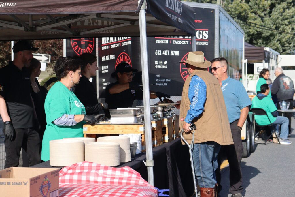 La communauté d’Embrun s’est rassemblée en grand nombre le samedi 6 septembre à l’occasion du Ribfest & Festival de Musique, un événement organisé par Laurier Lemieux, président du Conseil paroissial des Affaires temporelles (C.A.T.) de la Paroisse Saint-Jacques. 