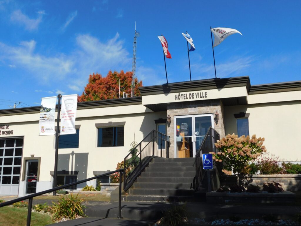 Les électeurs de Grenville doivent choisir qui sera le prochain maire de la municipalité lors des élections municipales de cette anné.
