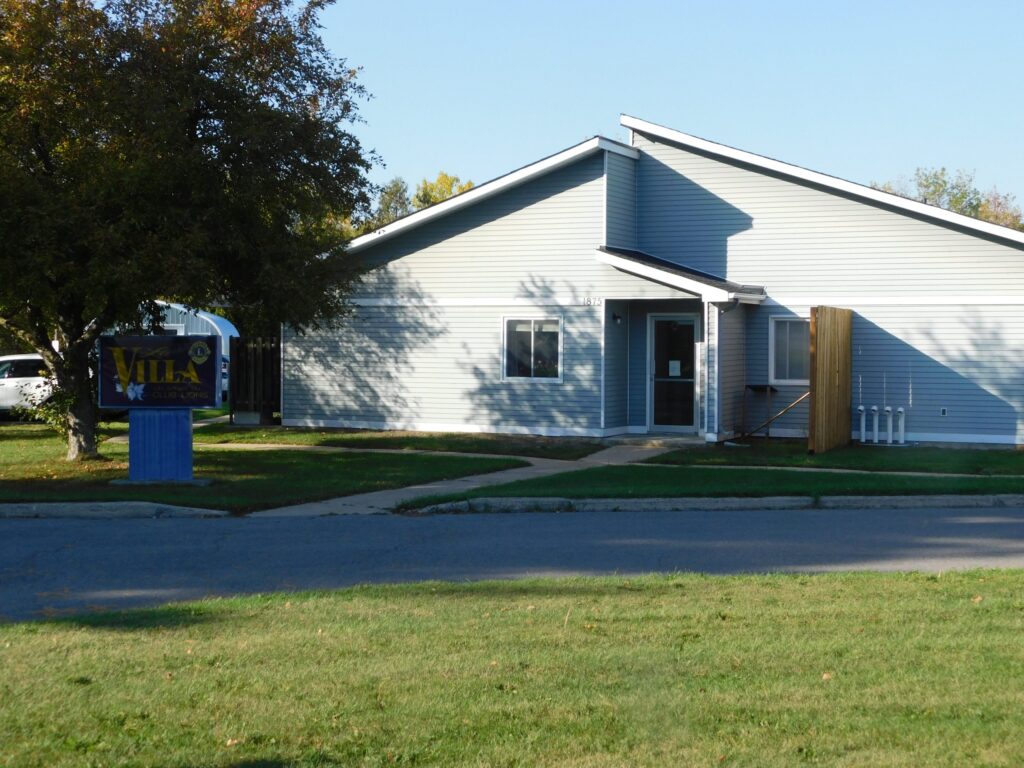 Les Comtés Unis de Prescott et Russell (CUPR) ajouteront la Villa du Club Lions de Clarence à leur parc régional de logements abordables. Le conseil municipal des CUPR a approuvé une proposition de son directeur des services sociaux visant à acheter la maison de retraite pour personnes âgées de 14 unités au Clarence Creek Lions Club.