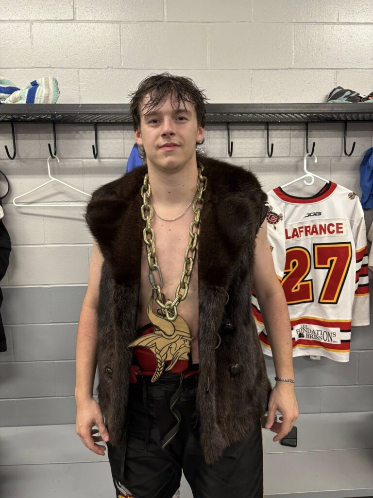 Les Vikings affronteront les Bears de Smiths Falls ce jeudi, 9 octobre, à 19 h 30 au Centre commémoratif de Smiths Falls.