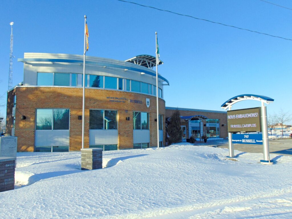 Le Conseil de la Municipalité de Russell a approuvé de nouveaux arrêts à quatre voies aux intersections rurales de la rue Hamilton/route 100 et la rue St-Pierre/route 200, qui seront installés en 2026 dans le cadre des efforts continus visant à améliorer la sécurité routière.