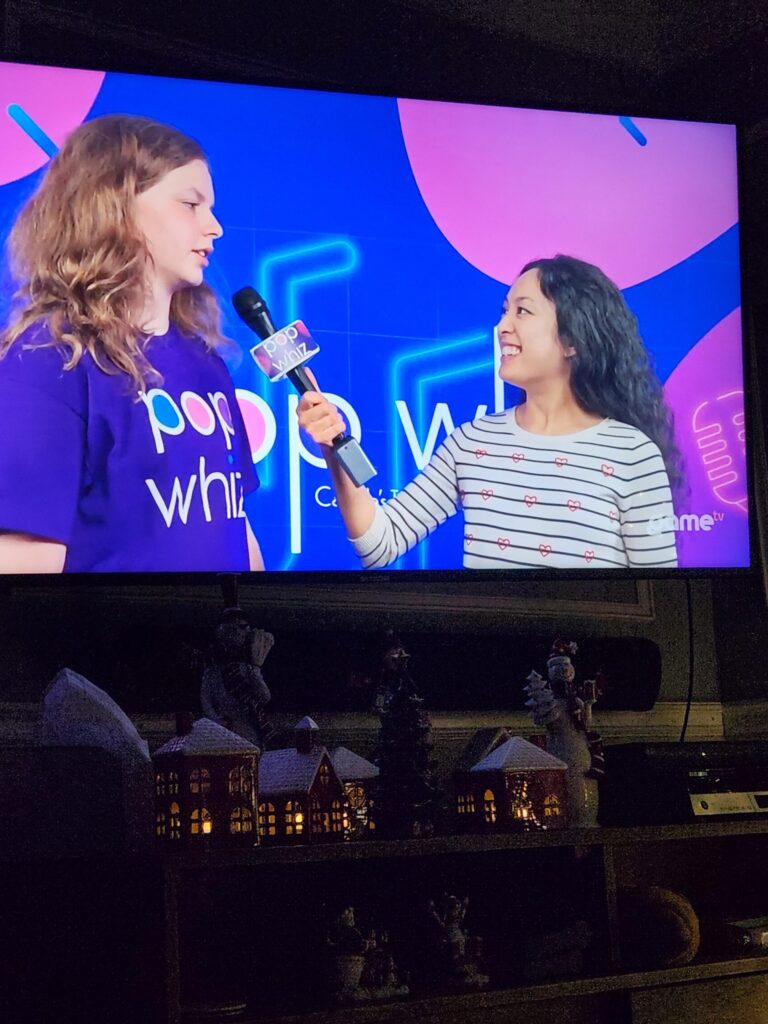 3 Pop Whiz co-host Jamie “Crmignzis” Carmella (right) interviews Sielle St-André during one of the episode’s intermission periods.