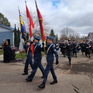Le défilé annuel est revenu juste à temps pour les deux minutes de silence.