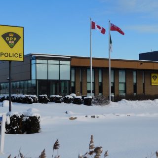 La Ville de Clarence-Rockland sollicite le soutien à sa proposition visant à regrouper l'administration des services de police de la Police provinciale de l'Ontario (OPP) au sein d'une seule structure régionale pour l'ensemble de Prescott-Russell. La structure actuelle comprend deux commissions de police distinctes pour les détachements de Hawkesbury et du comté de Russell. Clarence-Rockland estime qu'une seule commission régionale pour l'OPP serait plus efficace pour la planification et le financement des services de police pour les huit municipalités de Prescott et Russell.