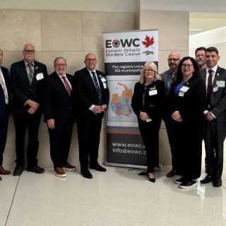 Le 21 octobre, le Caucus des présidents de l'Est de l'Ontario a passé la journée sur la Colline du Parlement à rencontrer divers représentants fédéraux et députés libéraux et conservateurs afin de solliciter le soutien du gouvernement fédéral et des partenariats visant à promouvoir le développement économique et communautaire ainsi que la croissance dans la région de l'Est de l'Ontario.