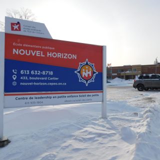 Il y aura une nouvelle entrée et sortie pour l’école Nouvel Horizon. Hawkesbury et le Conseil des écoles publiques de l’Est de l’Ontario ont convenu d’un échange de terrains au profit de la sécurité routière des élèves de l’école.