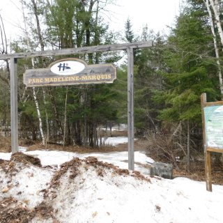 Des piles de neige non fondue occupent encore certaines parties du parc Madeleine-Marquis dans le quartier de Lost River, dans le canton de Harrington. Mais d’ici la fin de l’été, le canton espère que les habitants et les visiteurs de la région pourront profiter d’un parc de quartier remis à neuf et considérablement amélioré.