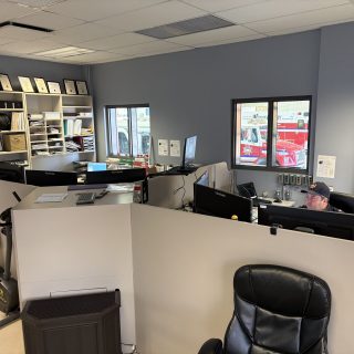 Le conseil municipal de Hawkesbury a approuvé à l'unanimité un programme de recrutement visant à embaucher davantage de personnel pour le centre d'appel d'urgence incendie de Hawkesbury. Cette campagne de recrutement s'inscrit dans le cadre d'un plan global visant à mettre à niveau le centre d'appel d'urgence vers le système d'appel d'urgence NG911.