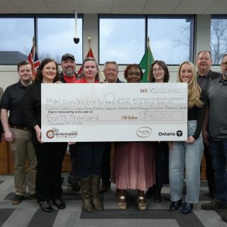 De gauche à droite: Liza Langevin, Jordan Brookes, Valérie Bédard, Marc Dion, Kelly Bragg, Yves Laviolette, Edwige Agoi Colette Ainhin, Laura Beauchesne, Donna Guerin, Stéphane Sarrazin, et Guy Mayer.