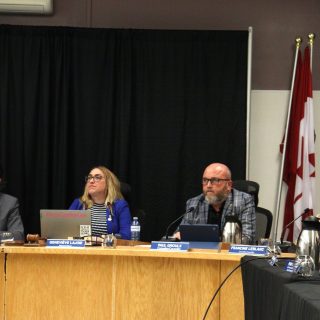 Geneviève Lajoie, actuelle mairesse de la municipalité de Casselman, exprime sa déception face au manque de responsabilisation des anciens membres présents à la réunion secrète de 2021.