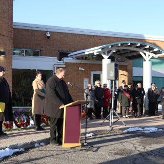 MPP Stéphane Sarrazin addresses the crowd during the Remembrance Day ceremony in Embrun, organized by Club Richelieu Embrun to honour the service and sacrifice of Canada’s veterans.