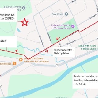 La parade débutera à l’École secondaire catholique d’Embrun, dont les élèves marcheront au long de la rue St Jacques pour ramasser les élèves de l’École élémentaire catholique Embrun. Ils tourneront sur la rue Centenaire pour rejoindre la rue Blais pour ramasser les élèves de l’École élémentaire publique De la Rivière Castor. Ils continueront jusqu’à la rue Notre-Dame pour monter sur la piste cyclable pour redescendre au Monument de la Francophonie. Après un tour du monument les élèves retourneront à leur école pour lever leur drapeau franco-ontarien.