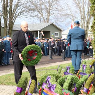 Le maire de Russell, M. Tarnowski, était présent aux cérémonies de Russell et d'Embrun.