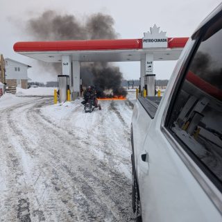 A snowmobile caught fire while refueling at a gas station, but quick action from bystander Richard Quinn prevented further damage. Emergency responders arrived on the scene, and no injuries were reported.