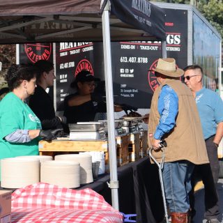 La communauté d’Embrun s’est rassemblée en grand nombre le samedi 6 septembre à l’occasion du Ribfest & Festival de Musique, un événement organisé par Laurier Lemieux, président du Conseil paroissial des Affaires temporelles (C.A.T.) de la Paroisse Saint-Jacques. 
