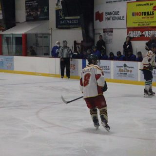 Les Vikings de Casselman ont gagné les trois premières joutes de la présaison, puis les Panthères d’Embrun en ont gagné une et perdu deux.