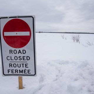 Le conseil municipal de Clarence-Rockland a d'abord approuvé la démolition du pont du ruisseau Cobbs Lake en mars 2023. Près d'un an plus tard, le pont est toujours debout, le conseil refusant de prendre une décision finale sur ce qu'il convient de faire de cette infrastructure vieillissante.