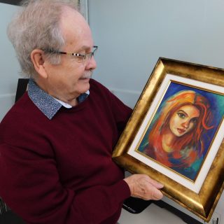Pierre-Yves Boudreault a commencé à s’intéresser à l’art en suivant un cours par correspondance d’art commercial à la plume et à l’encre pendant ses études secondaires. Au fil des ans, il a élargi sa palette à l’huile et à l’aquarelle en s’inspirant des mouvements artistiques post-impressionnistes et abstraits.